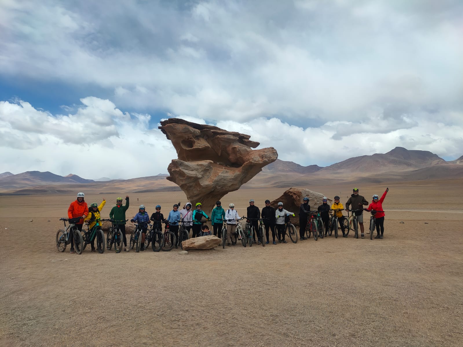 GUIADO >> BOLÍVIA, DEATH ROAD, SALAR DE UYUNI E ATACAMA >> MOUNTAIN BIKE TOUR >> 7 NOITES
