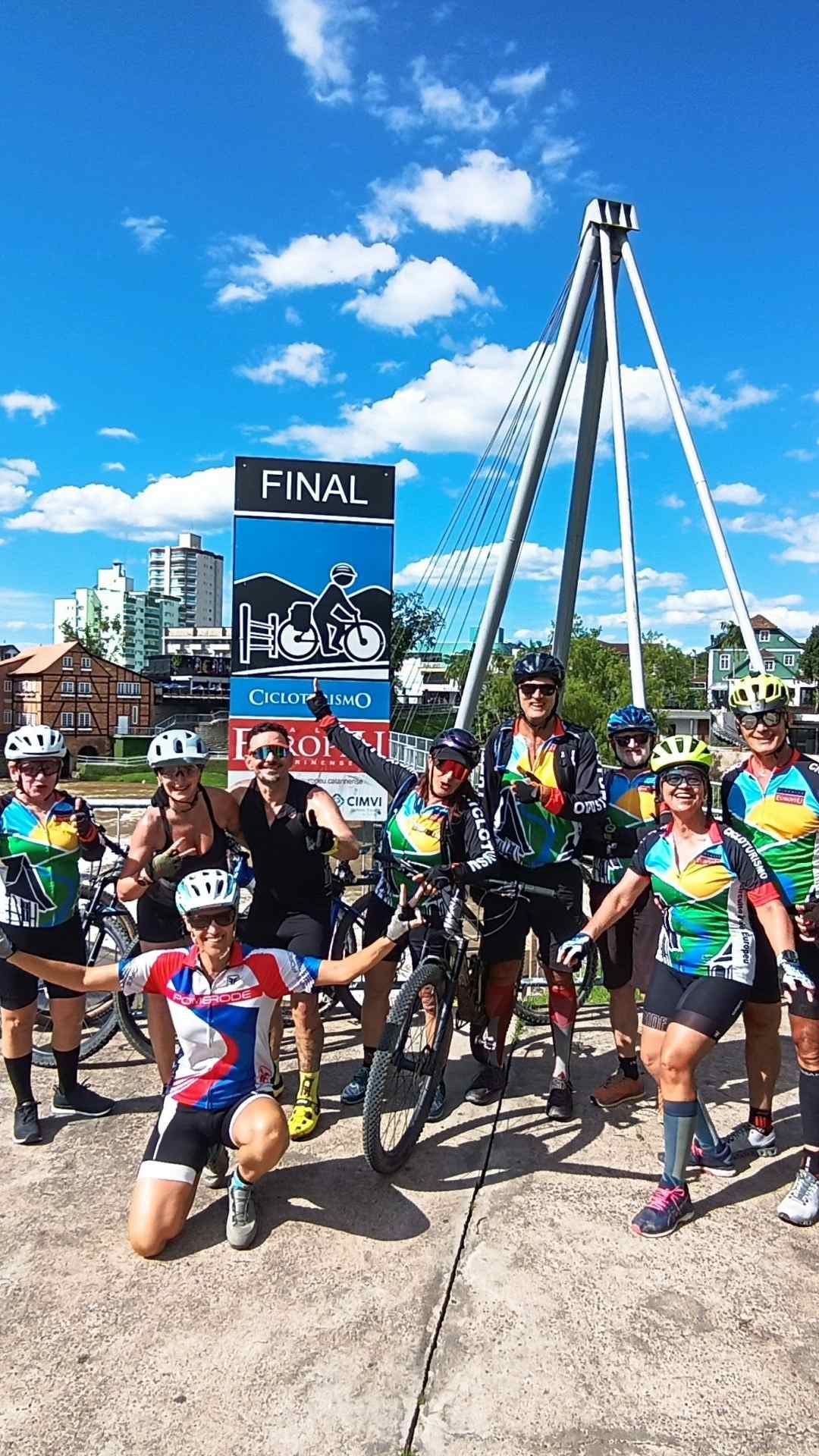 GUIADO >> MOUNTAIN BIKE TOUR >> VALE EUROPEU