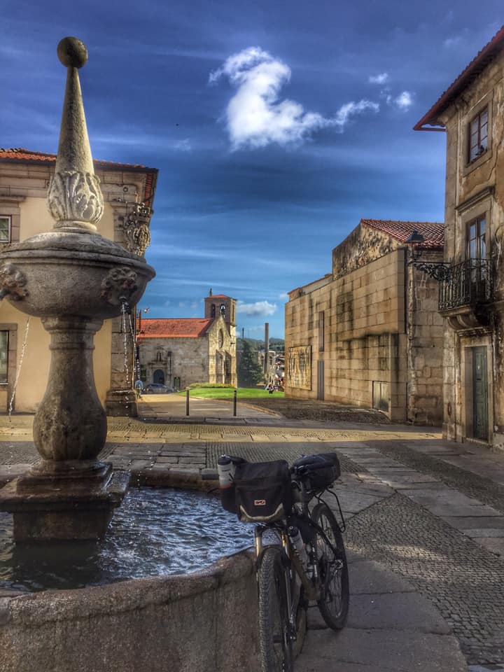 GUIADO>>SANTIAGO DE COMPOSTELA CENTRAL PORTUGUES>>7 NOITES