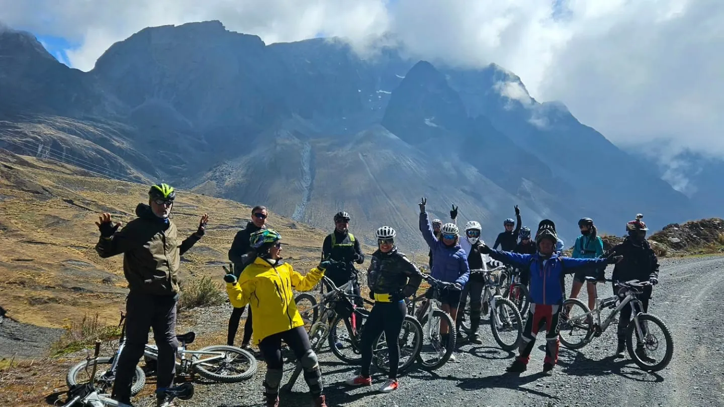 GUIADO >> BOLÍVIA, DEATH ROAD, SALAR DE UYUNI E ATACAMA >> MOUNTAIN BIKE TOUR >> 7 NOITES